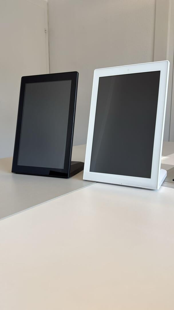 Smart Review Display Black and White